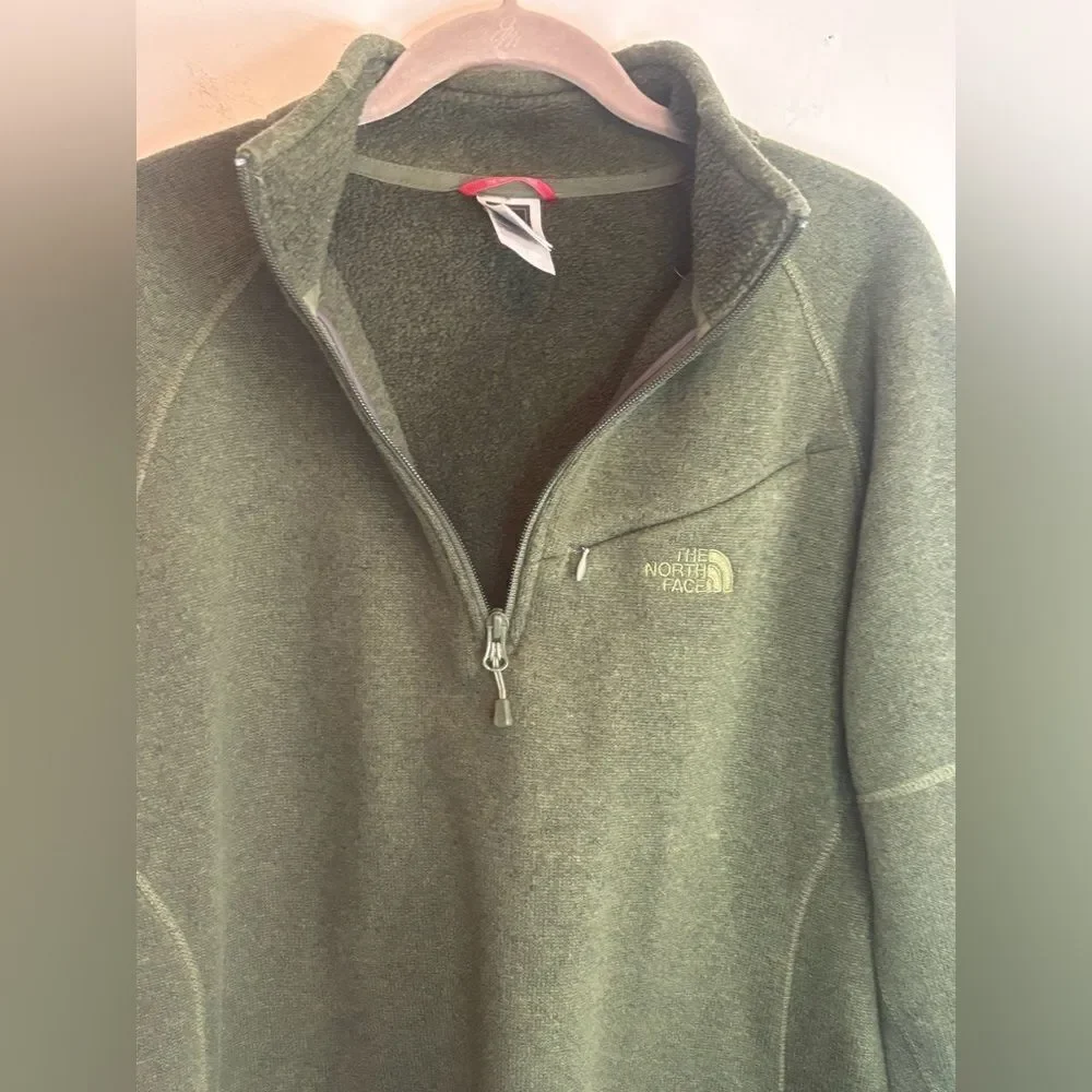 The North face EUC green fleece 1/4 zip up sweatshirt Size medium